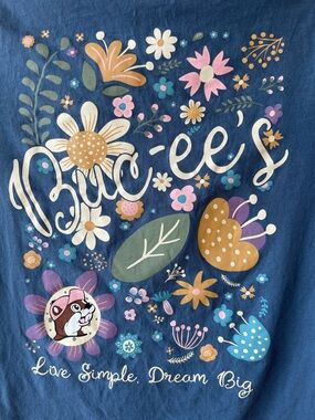 Bucee's size small T shirt EUC floral forest Live Simple Dream Big beaver small